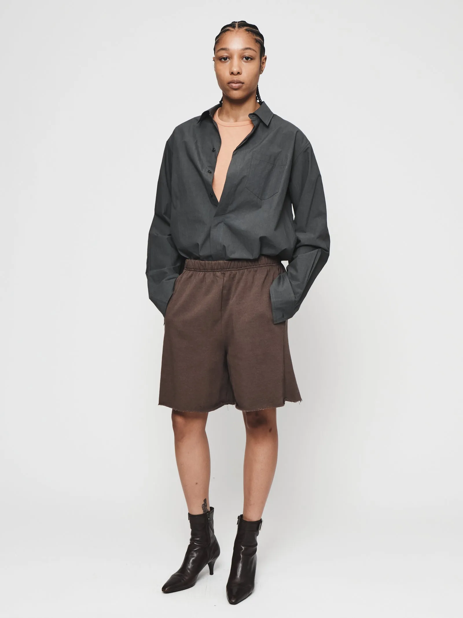 Cut Off Sweat Short in Washed Bark