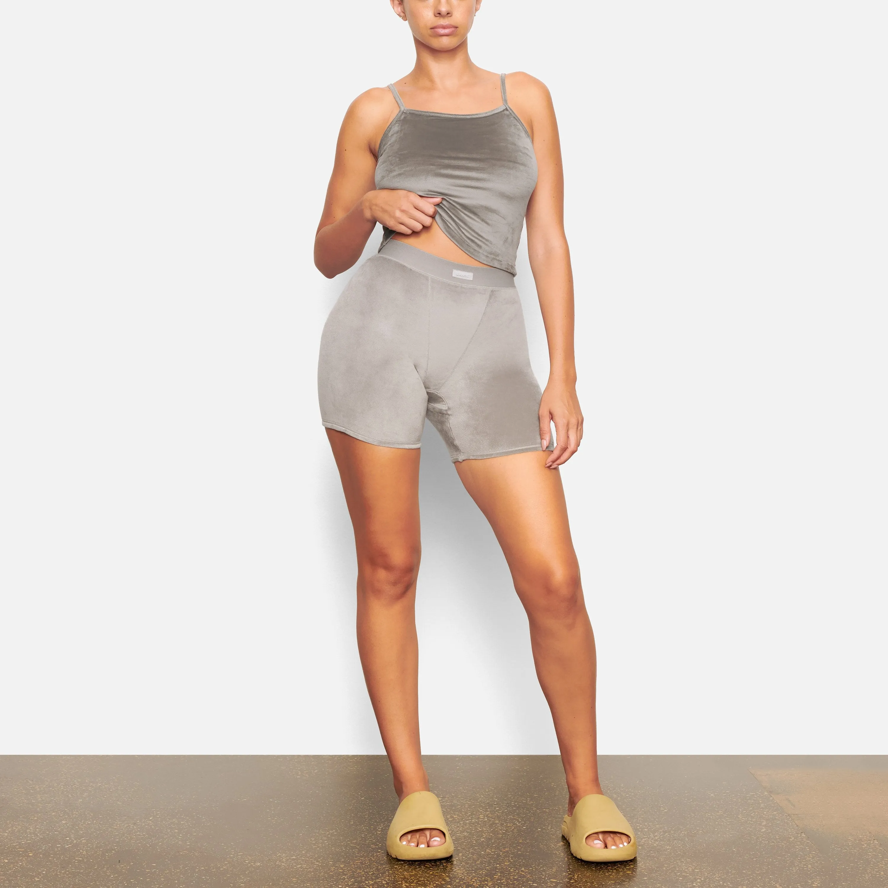 VELOUR BIKE SHORT | SMOKE