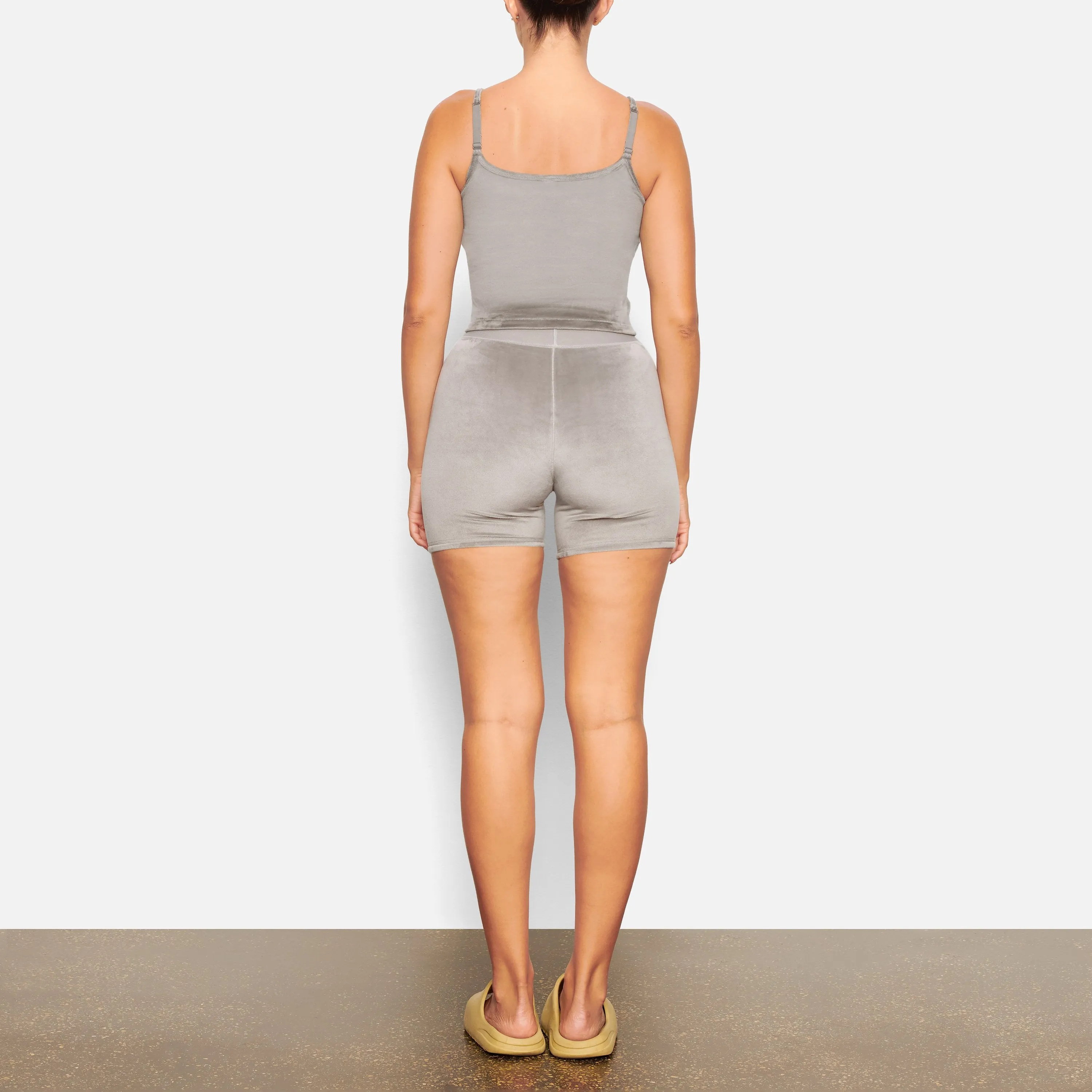 VELOUR BIKE SHORT | SMOKE